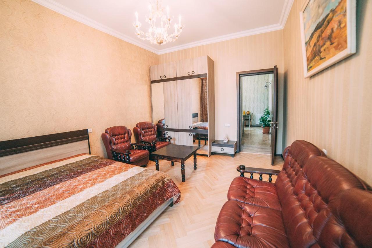 Walk Everywhere! Tbilisi Exterior photo